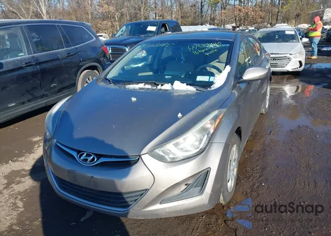 2016 Hyundai Elantra Se z USA, uszkodzony, nr VIN 5NPDH4AE1GH668060